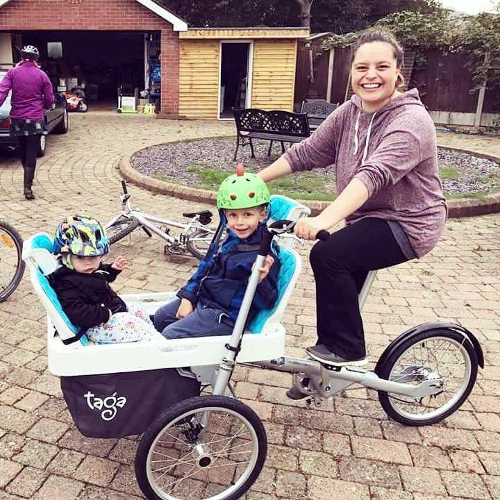 Children on bikes, which is the safest position: in front or behind the driver? 